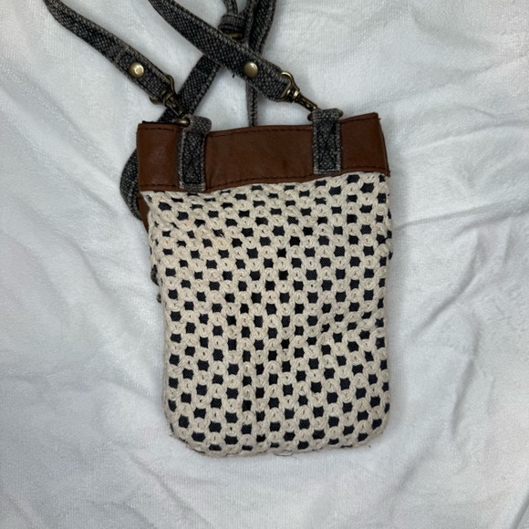 ✨ Roxy Knit Denim & Leather Crossbody Cellphone Purse - Picture 7 of 7